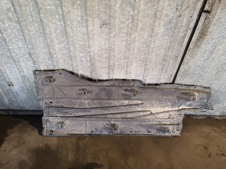 фото №10, Захист шасі права vw golf vii 5q0825202l
