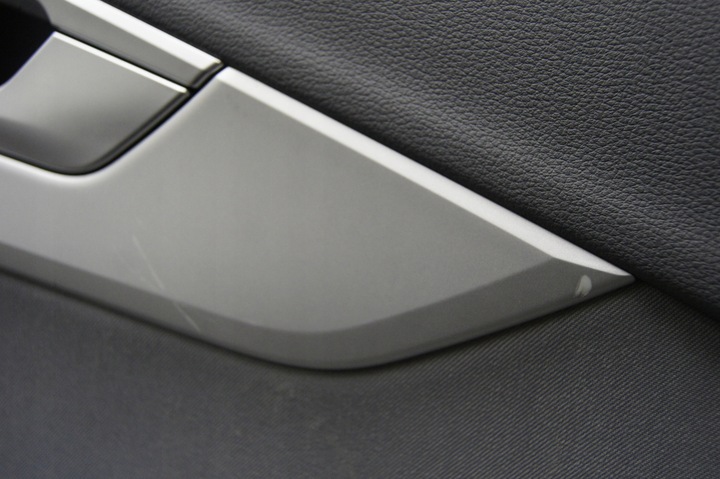 фото №6, Audi a4 b9 універсал оббивка боковина двері зад праві лівий kpl.