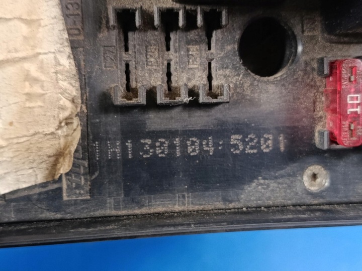 фото №8, Volkswagen golf 5 v 2.0tdi блок предохранителей 1k0937124h