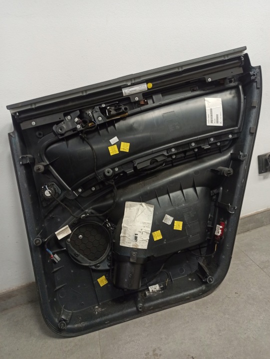 фото №16, Audi q7 4l bose дверна карта (обшивка) права зад 4l0861334