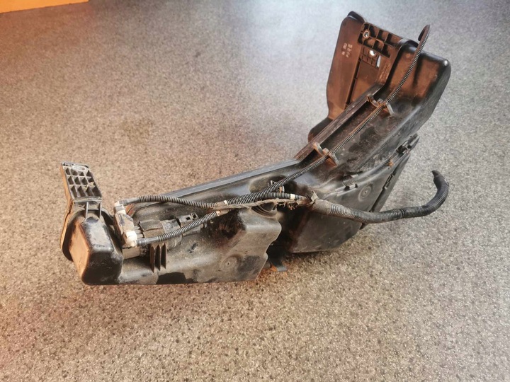 фото №1, Бак склоомивача audi q5 i 8r 8r0955453b