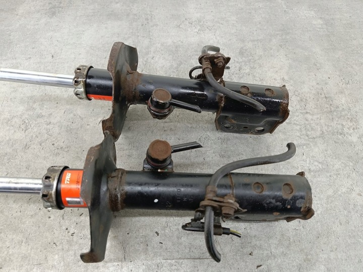 фото №9, Амортизаторы перед комплект toyota avensis ii t25 757229l 757230l jgm1029t