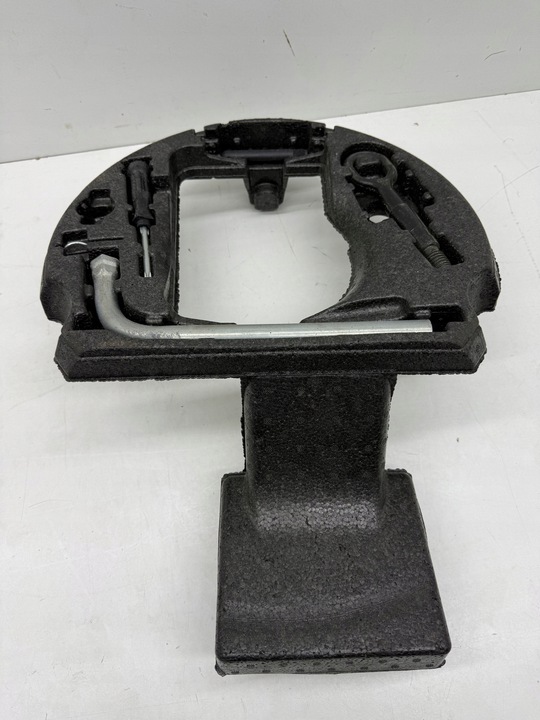 фото №6, Audi a6 c7 наполнитель багажника бардачок na инструменты винт ушко ключ