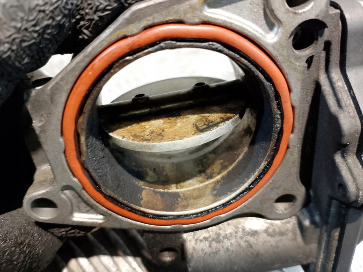 фото №8, Дроссельная заслонка воздуха vw passat b6 2.0tdi 140 km 03g128063a