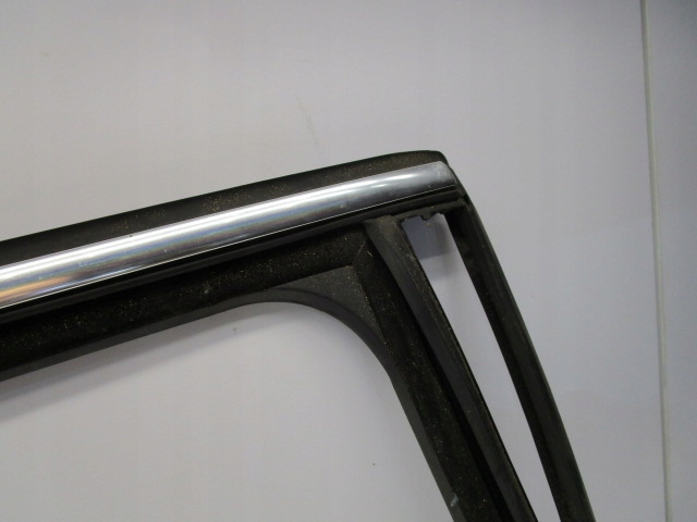 фото №3, Passat b6 3c рамка дверь прокладка стёкла зад правая хром универсал 5d