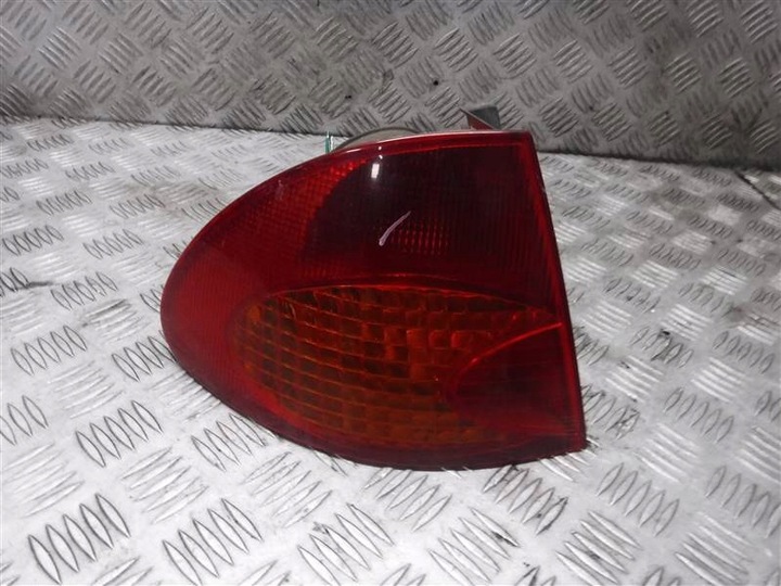 фото №1, Лампа левая задняя toyota avensis t22 универсал