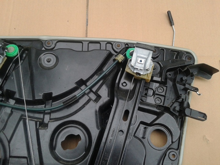 фото №10, Подъемник стекла левый перед переднее mercedes w205 c-klasa a2057200179