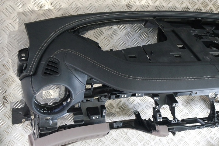 фото №11, Консоль сиденья кожа салон turtufo mercedes gt amg 4 x290 f196