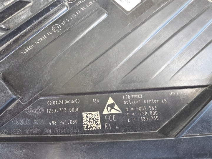 фото №14, Audi q8 sq8 4m8 рестайлінг лампи комплектні повний led matrix 4m8941039 4m8941040