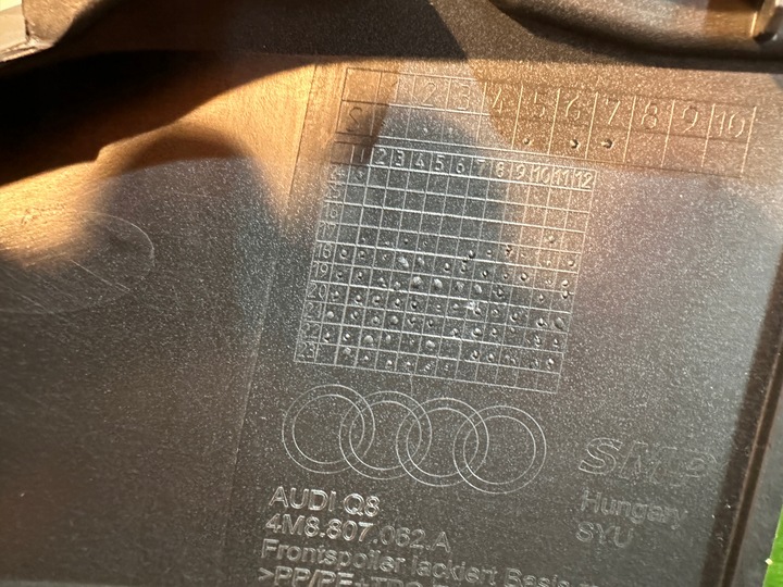 фото №12, Audi q8 4m8 спойлер dół бампера кутник правий 4m8807062a