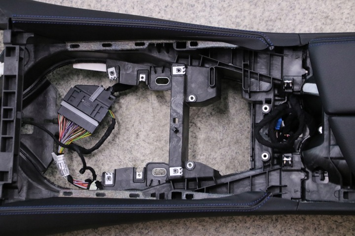фото №12, Bmw g30 g31 g32 тунель середній підлокітник чорний синя nić європа