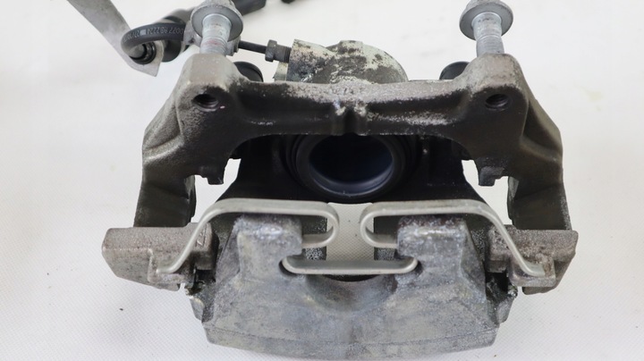 фото №8, Volvo v60 ii 2.0 t6 plug in гібрид супорт гальма лівий перед 31665740