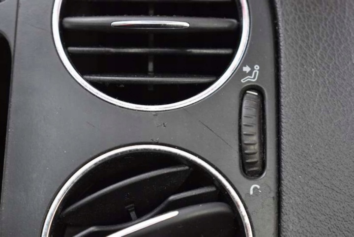 фото №5, Торпедо роздавальна консоль капот подушка  eu vw golf 5 v plus 03-09
