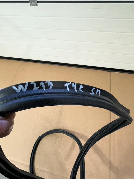 фото №7, Прокладка кришки багажника, задня, кришки багажника mercedes w213 sm sedan