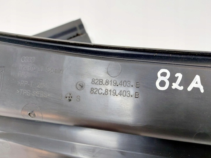 фото №7, Audi a1 ii 82a 20r. панель под лобовым стеклом уплотнитель 82b819404b