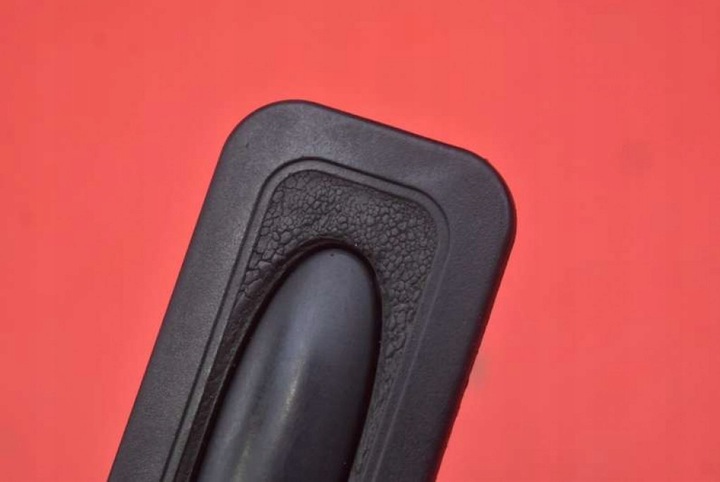 фото №10, Ручка кнопка кришки зад 8200076256 renault megane scenic 3 iii 09-12