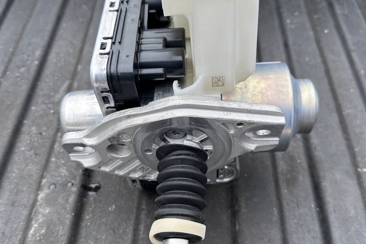 фото №8, Насос abs volvo v60 ii 225, 227 32333637 2.0l бензин 140kw 2022