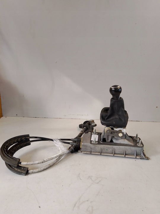 фото №1, Audi a1 8x 1.6 tdi liniki ручка изменения коробки передач 6q0711049