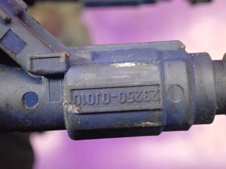 фото №10, Toyota yaris i 03-05 1.0 топливная рейка 23250-0j010 0280158067