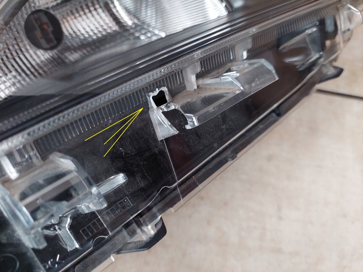 фото №8, Лампа правая - линза - toyota yaris iii - рестайлинг - 17-20