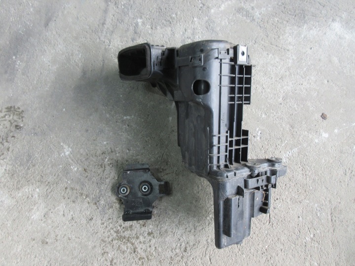 фото №1, Peugeot 5008 ii 2018 r. 1.6 thp резонатор фильтра 9814006180