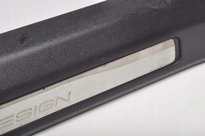 фото №8, Volvo xc60 ii накладка порогова планка права 31448015