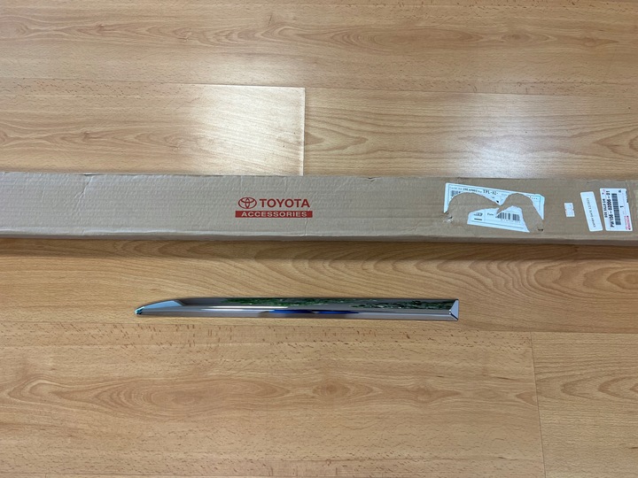 фото №1, Toyota corolla e21 хром планка двері праві зад