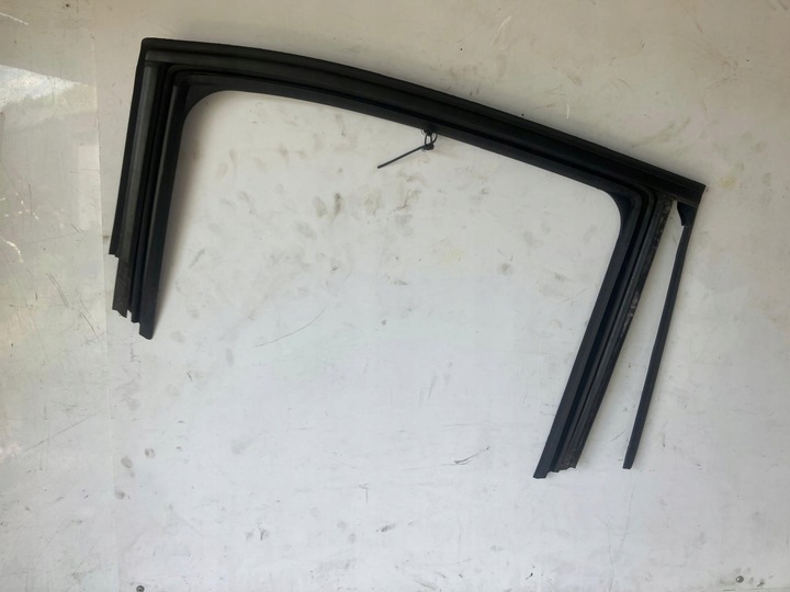 фото №1, Рамка прокладка дверь правый зад citroen c3 iii 9813202080