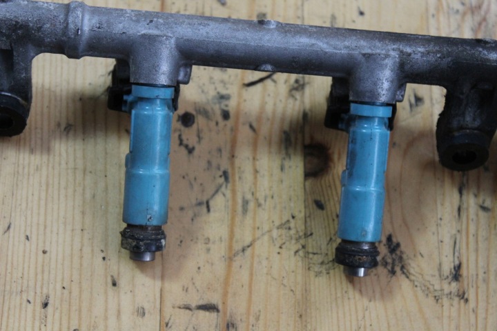 фото №15, Топливная рейка форсунки toyota yaris ii 05-09r 1.3 vvti 23250-23020