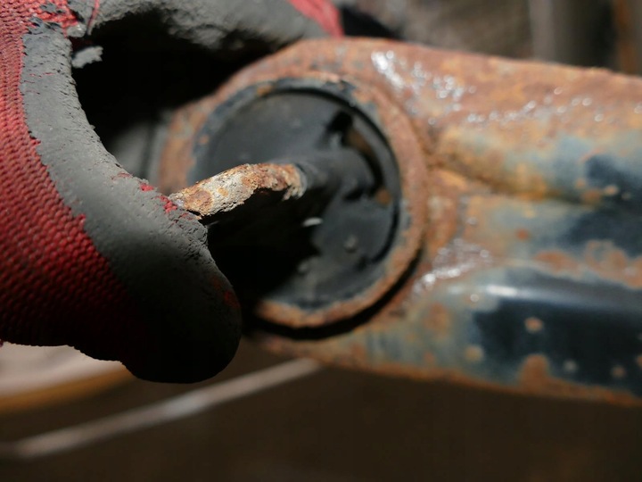 фото №7, Ford c-max i 1.6 tdci балка зад підрамник ступиця диск амортизатор важіль kpl