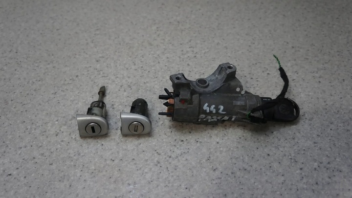 фото №1, Замок зажигания вставка дверь левая правая комплект - vw passat b5 1.9 tdi 4b0905851a