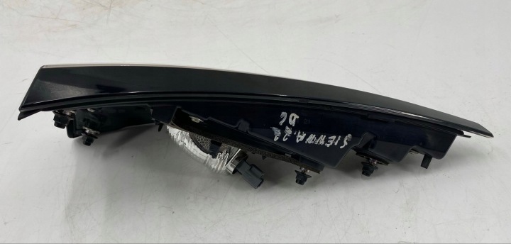 фото №6, 2022 toyota sienna xl40 iv фара задня w кришка багажника