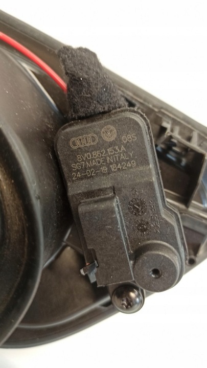 фото №9, Audi a1 82a крышка заливка x7g lx7g 82a809906