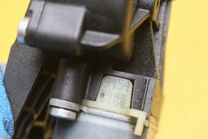 фото №9, Двигунчик сидіння лівий перед cls w219 0390203210