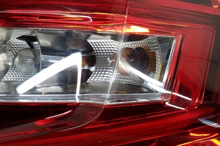 фото №9, Лампа права задня skoda superb i 3u4 3v5945208 1.97l дизель 2016