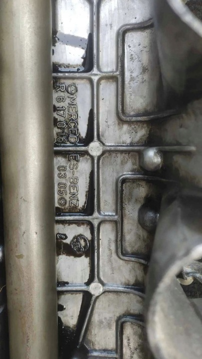 фото №6, Mercedes-benz w123 300d om617 1984 крышка клапанов
