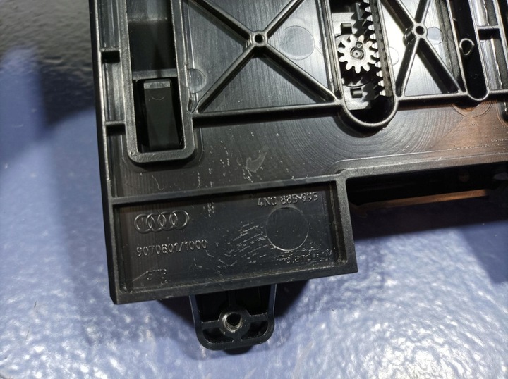 фото №5, Audi a8 d5 бардачок подстаканник держатель na кружки сиденья зад 4n0885995