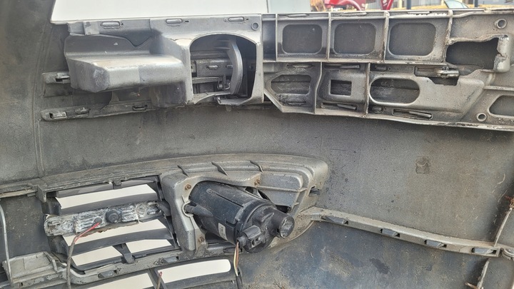 фото №12, Vw passat b5 рестайлінг 3b бампер перед 01-05 3b0807217k la7w омивачі dem0ntaż