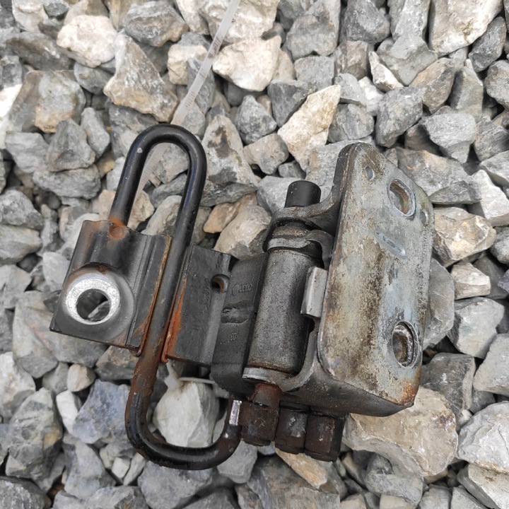 фото №3, Петля двері нижній лівий перед audi tt