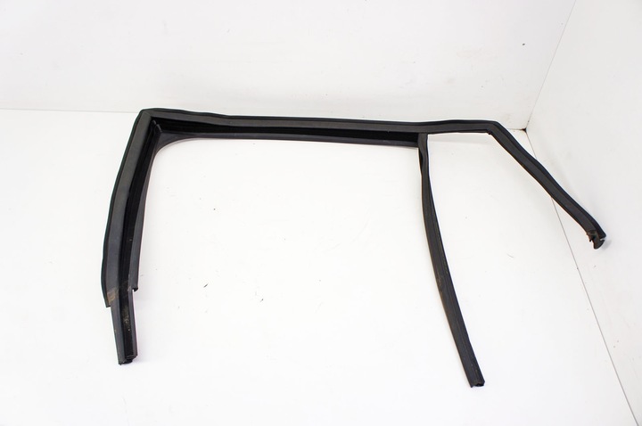 фото №5, Nr164 skoda fabia iv 21- прокладка стёкла левый зад