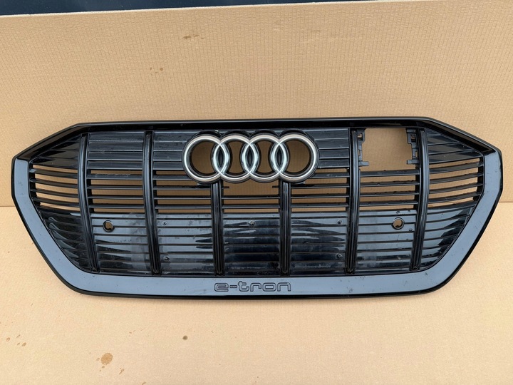 фото №1, Решётка радиатора решётка audi q8 e-tron оригинал bez повреждений 4ke