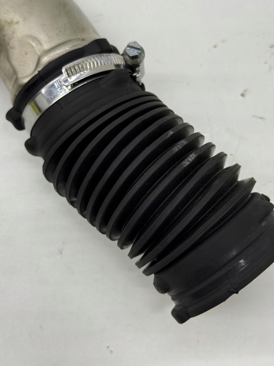 фото №12, Audi s6 s7 c7 4.0 tfsi всасывающая труба турбокомпрессора + соединитель правая исправная