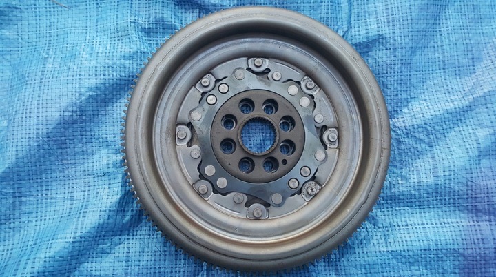 фото №1, Volkswagen passat b8 2.0 tsi колесо двомасовий 06k105266a