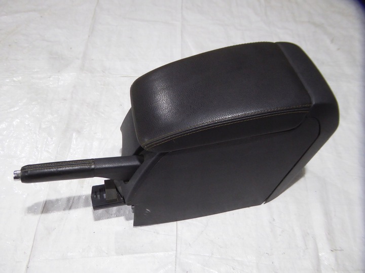 фото №1, Подлокотник кожа оригинальный vw scirocco 1k8