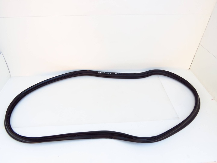 фото №7, Прокладка кришки багажника зад задня 31385613 volvo v40 ii 12-19