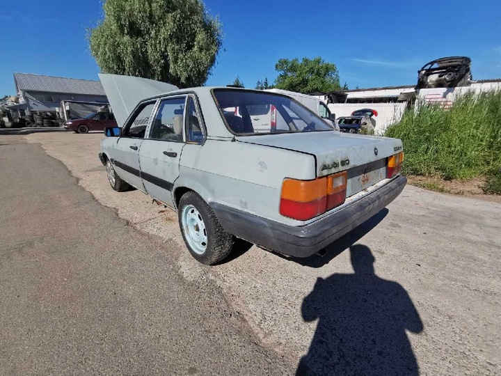 фото №9, Audi 80 спідометр , спідометр – панель instrumentów 1985 1.6l 81117434