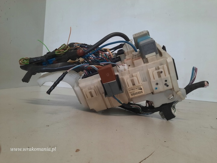 фото №5, Toyota yaris ii 2 коробка предохранителей 82730-52700 1kr-fe