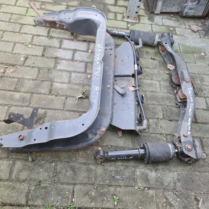 фото №9, Підвішування кабіни балка зад iveco trakker stralis