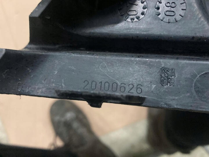 фото №3, Citroen c4 решётка бампера рамка галоген левый перед 20100626