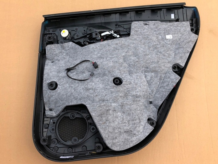 фото №8, Боковина корпус оббивка двері чорні ліві задні audi e-tron 55 50 2020-